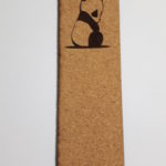 Marque-pages en liège recyclé - Petit panda assis -50 x 195 mm- épaisseur 2 mm